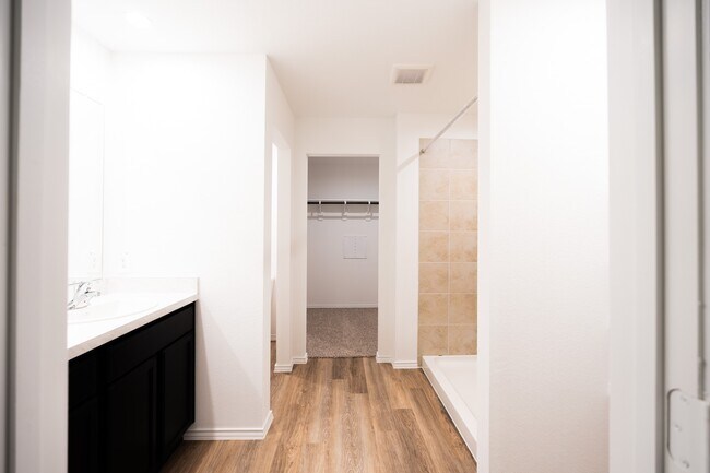 Building Photo - 14914 Timber Pnes Dr