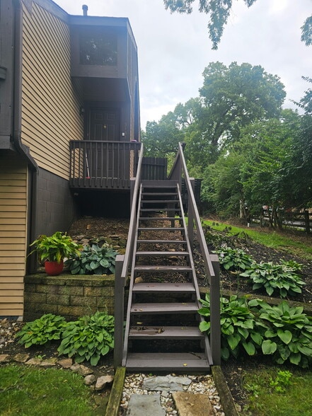 Building Photo - 3133 Rivermill Dr