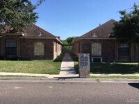 Building Photo - 1504 E Quail St