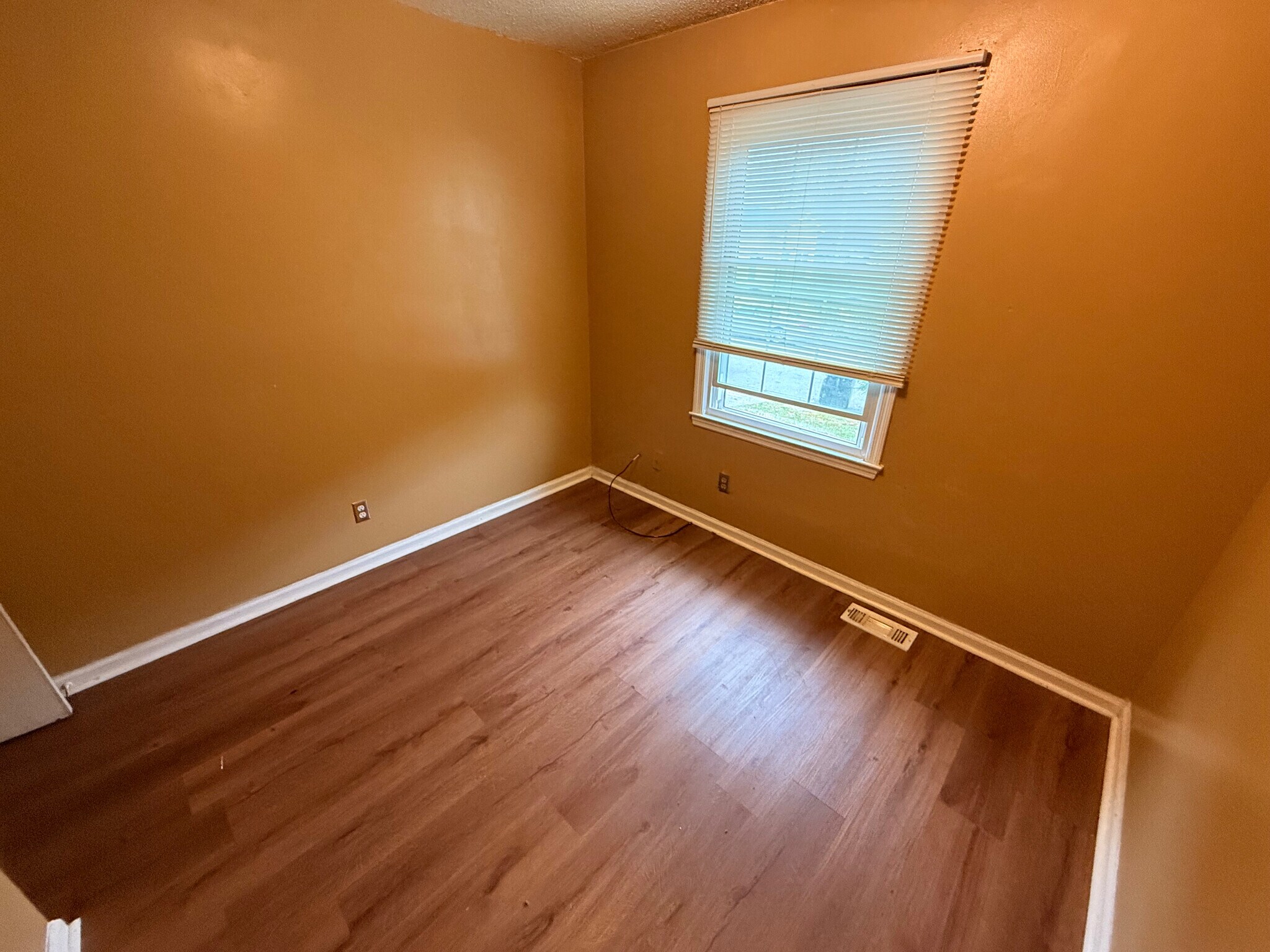 Building Photo - Room in House on Dupree St