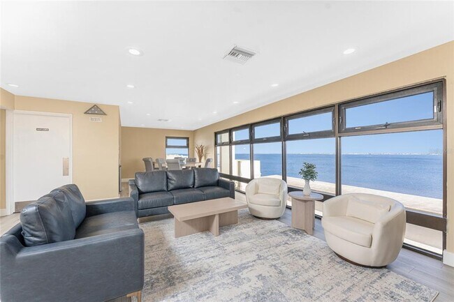 Building Photo - 1500 Park Beach Cir