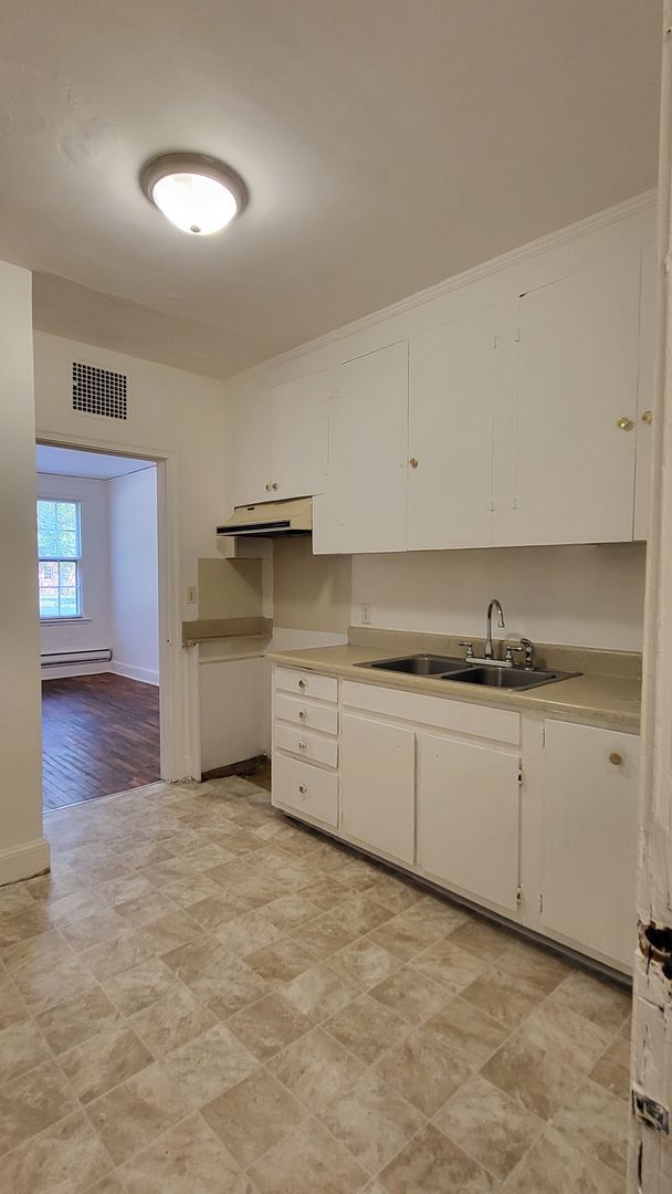 Building Photo - Two Bedroom Apt For Rent in Sumter SC with...