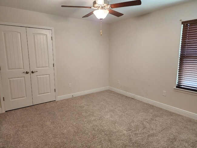 Building Photo - Welcome to this stunning 4-bedroom, 3-bath...
