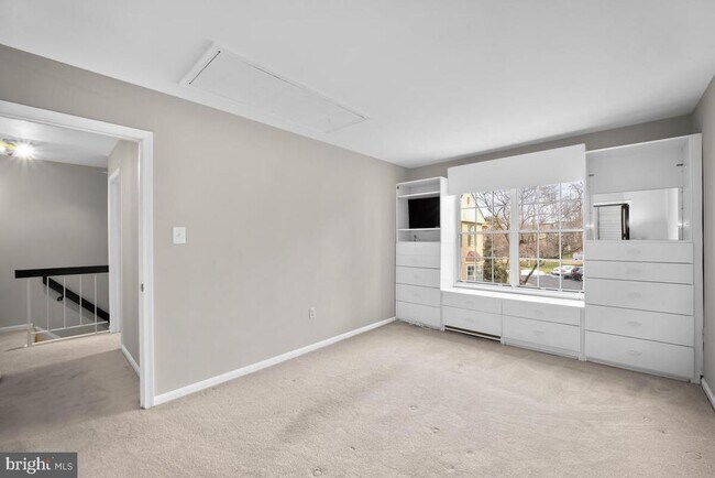 Building Photo - 10129 Green Holly Terrace