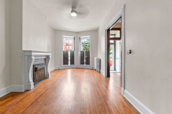 Building Photo - Spacious 6BR/2.5BA in CV AVAILABLE June 2026