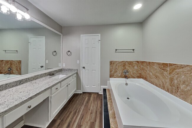Building Photo - 9211 Wandsworth Dr