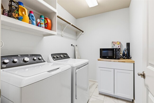 Building Photo - 10126 N Whimbrel Cir