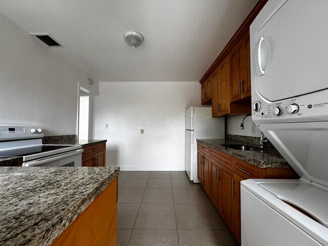 Building Photo - 1221 N J St