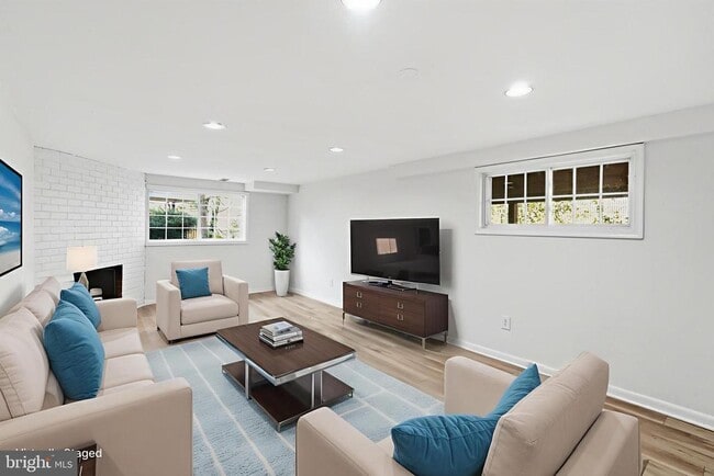 Building Photo - 7821 Cayuga Ave