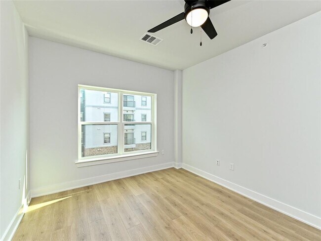 Building Photo - 2500 Longview St