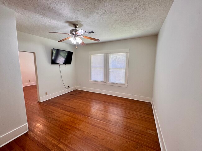 Building Photo - 4522 McKinney St