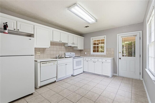 Building Photo - 432 Charleston Ln