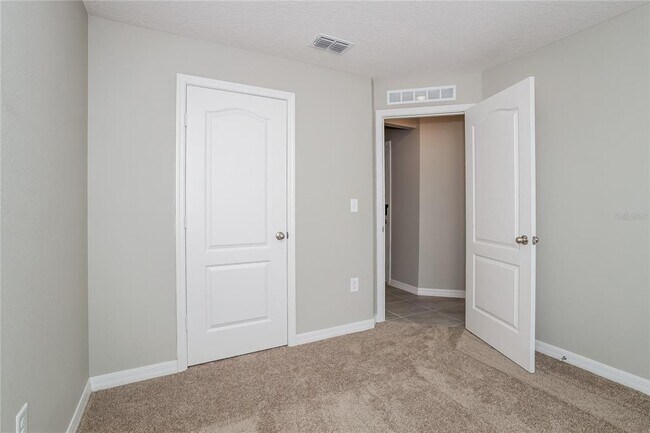Building Photo - 349 Daffodil Ln