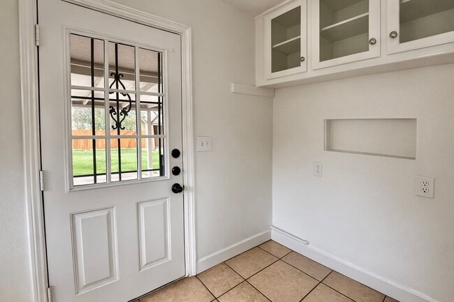 Building Photo - AVAILABE NOW ; APPLY TODAY AT OUR WEBSITE!!