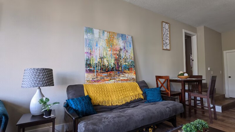 Building Photo - 902-904 W Locust St