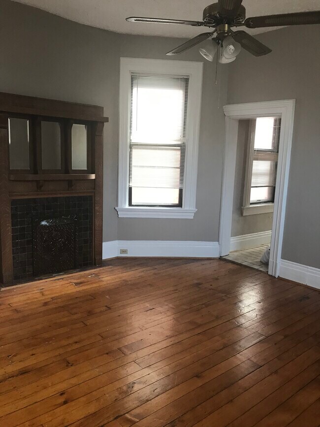 Primary Photo - 48 W 5th St