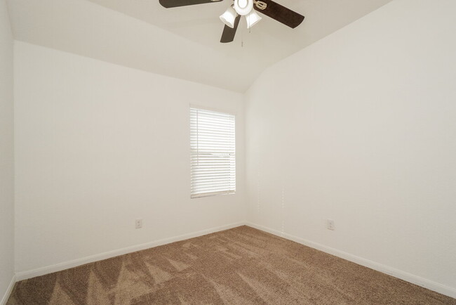 Building Photo - 15115 Nettleton Ml