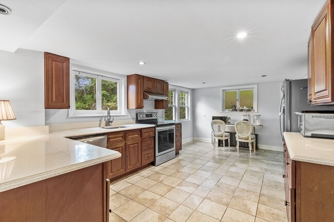 Building Photo - 281 Riversville Rd
