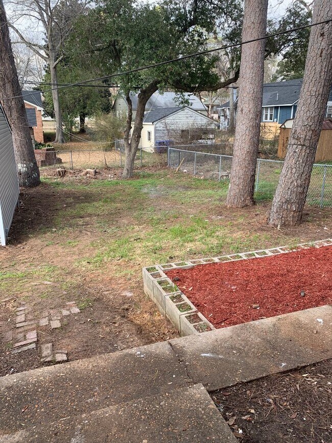 Building Photo - 1068 Blanchard Pl