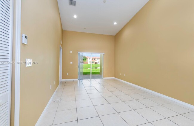 Building Photo - 1207 NE 32nd Terrace