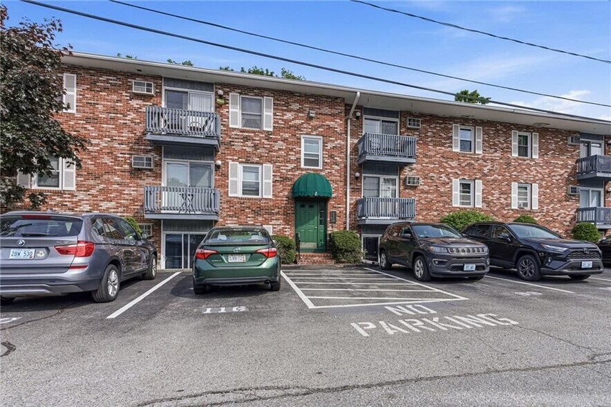 Building Photo - 200 Manville Hill Rd