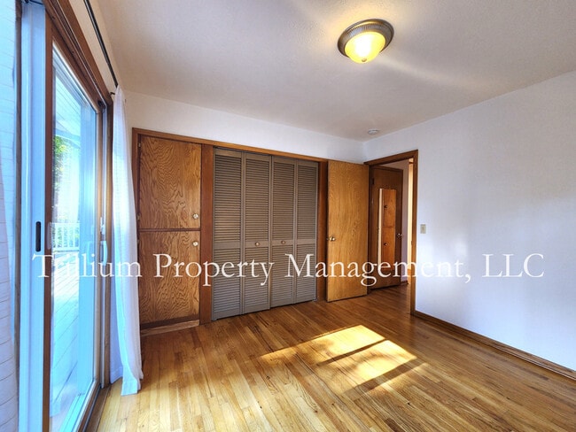 Building Photo - 405 SE 68th Ave