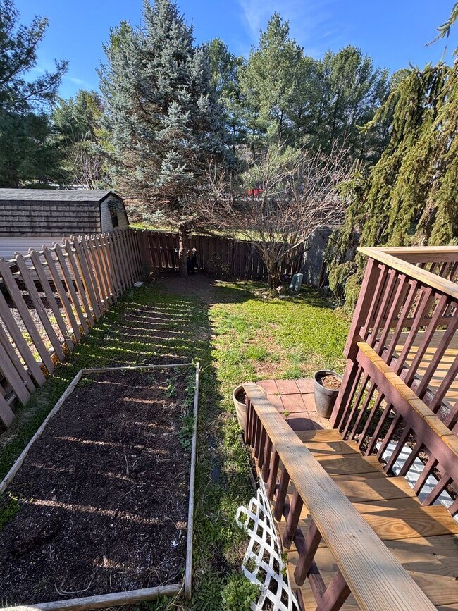 Building Photo - Townhouse for Rent