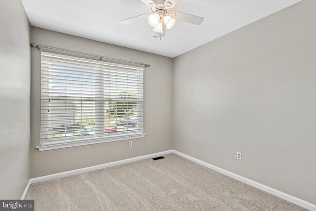 Building Photo - 4650 Louise St Claire Dr