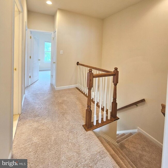 Building Photo - 725 Chevington Ct