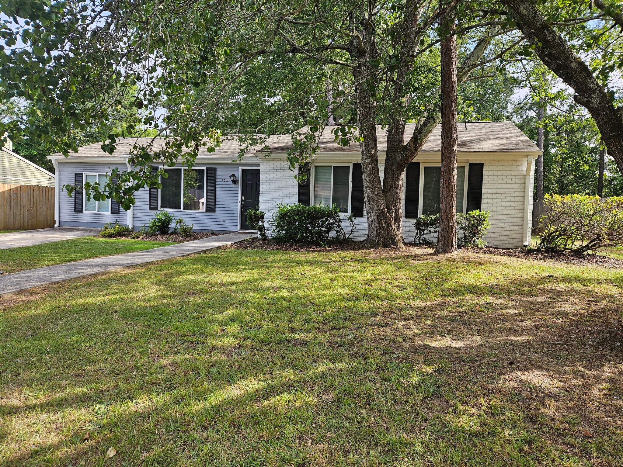 Building Photo - 182 Forestview Cir