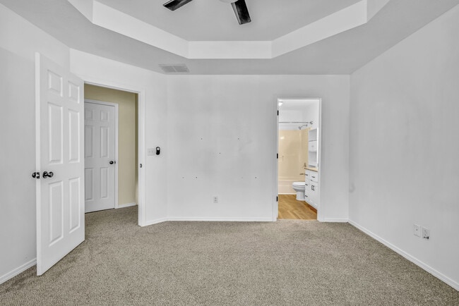 Building Photo - 1427 Logan Dr