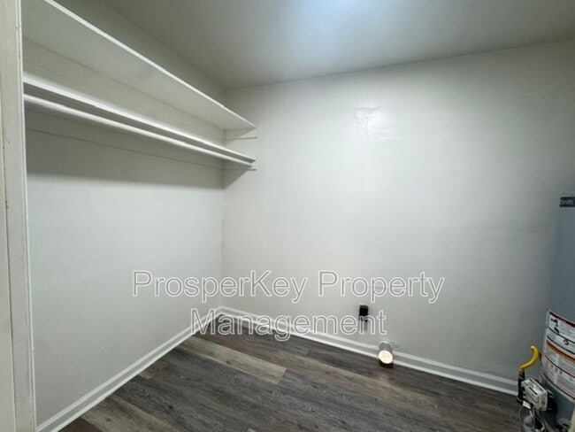 Building Photo - 5004 Kingston Dr