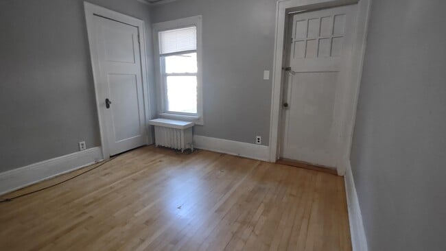 Building Photo - 3038 N Farwell Ave