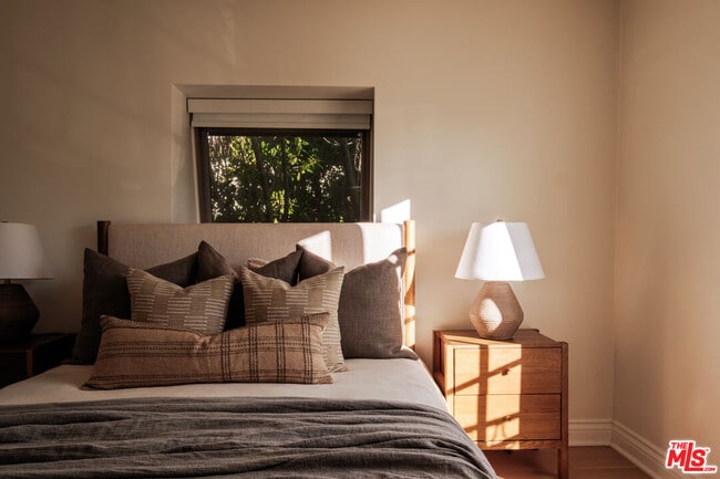 Building Photo - 18875 Pasadero Dr