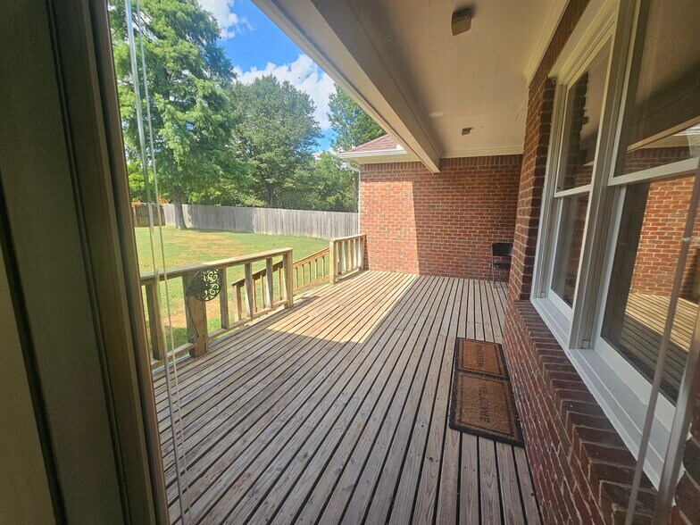 Large back porch - 7765 Whitten Point Cv