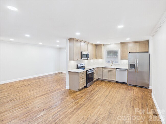 Building Photo - 4012 Belshire Ln