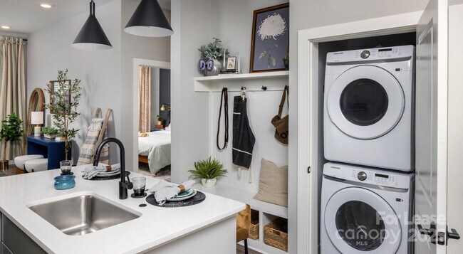 Building Photo - 2220 Wilkinson Blvd