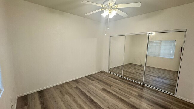 Building Photo - Gated Community 2 bedroom 1 car garage