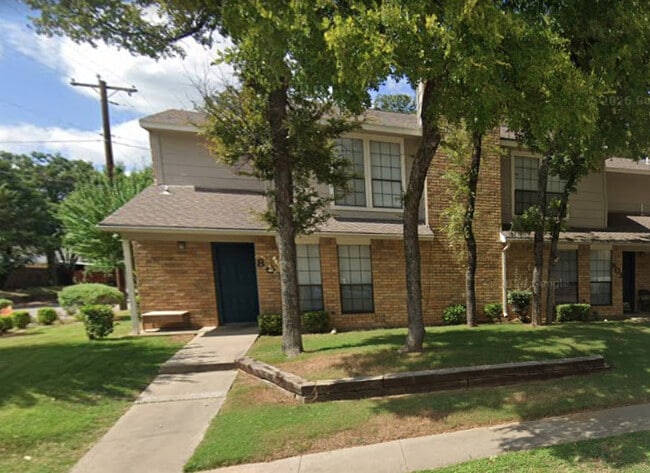 Building Photo - Towne Oaks Townhomes
