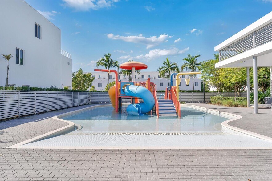 Building Photo - 10220 NW 63rd Ter