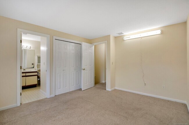 Building Photo - 94 Oak Ridge Dr