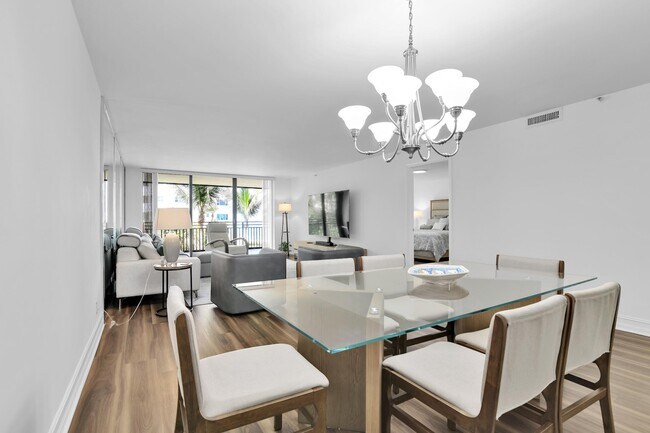 Building Photo - 1167 Hillsboro Mile