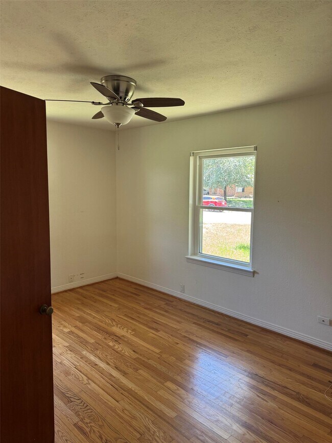 Building Photo - 946 Stonecrest Dr