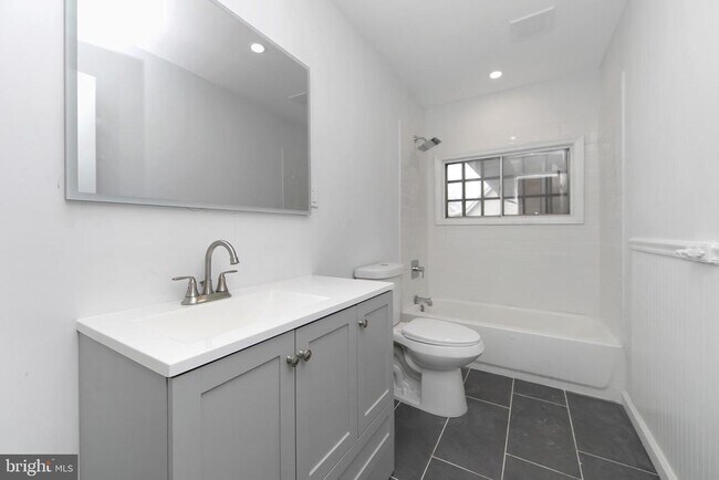 Building Photo - 2 S Sunset Rd