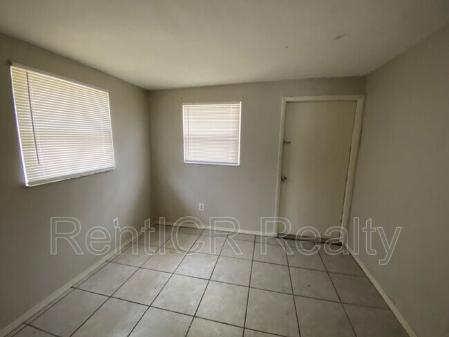 Building Photo - 4655 Koala Dr