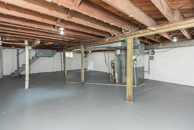 Building Photo - 320 Henquin Dr