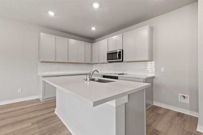 Building Photo - 220 Lazy Lizzy Rd