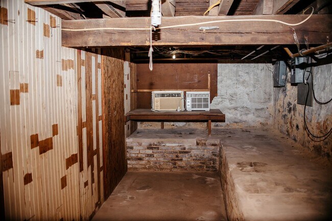 Building Photo - 204 E High St