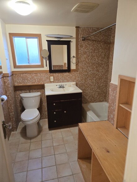 Bathroom with bathtub - 2612 Franklin Ave E