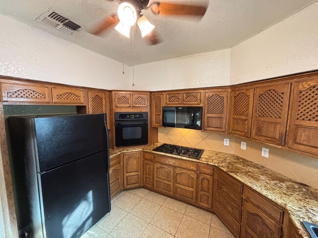 Building Photo - Stunning 3Bed/2Bath/2Car 1st Floor Condo with Private Yard, and Luxurious Amenities! $300 Off Mov...